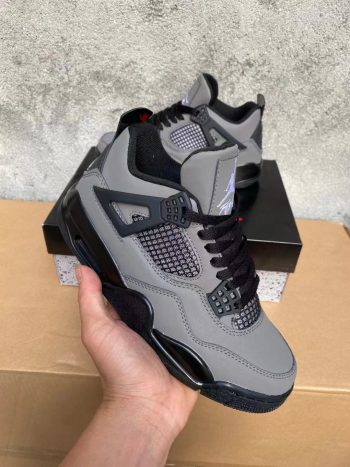 NIKE AIR JORDAN 4