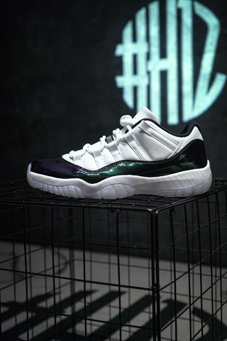 NIKE AIR JORDAN 11 EASTER LOW