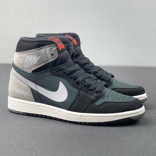 NIKE AIR JORDAN 1
