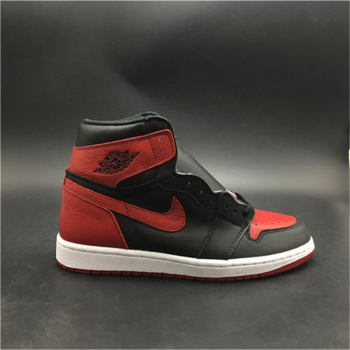 NIKE AIR JORDAN 1