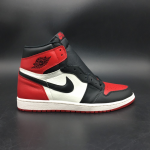 NIKE AIR JORDAN 1