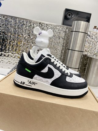 LOUIS VUITTON X NIKE AIR FORCE 1